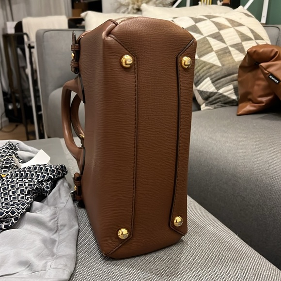 Burberry House Check Derby Leather Small Banner Tote in Tan - Picture 8 of 8